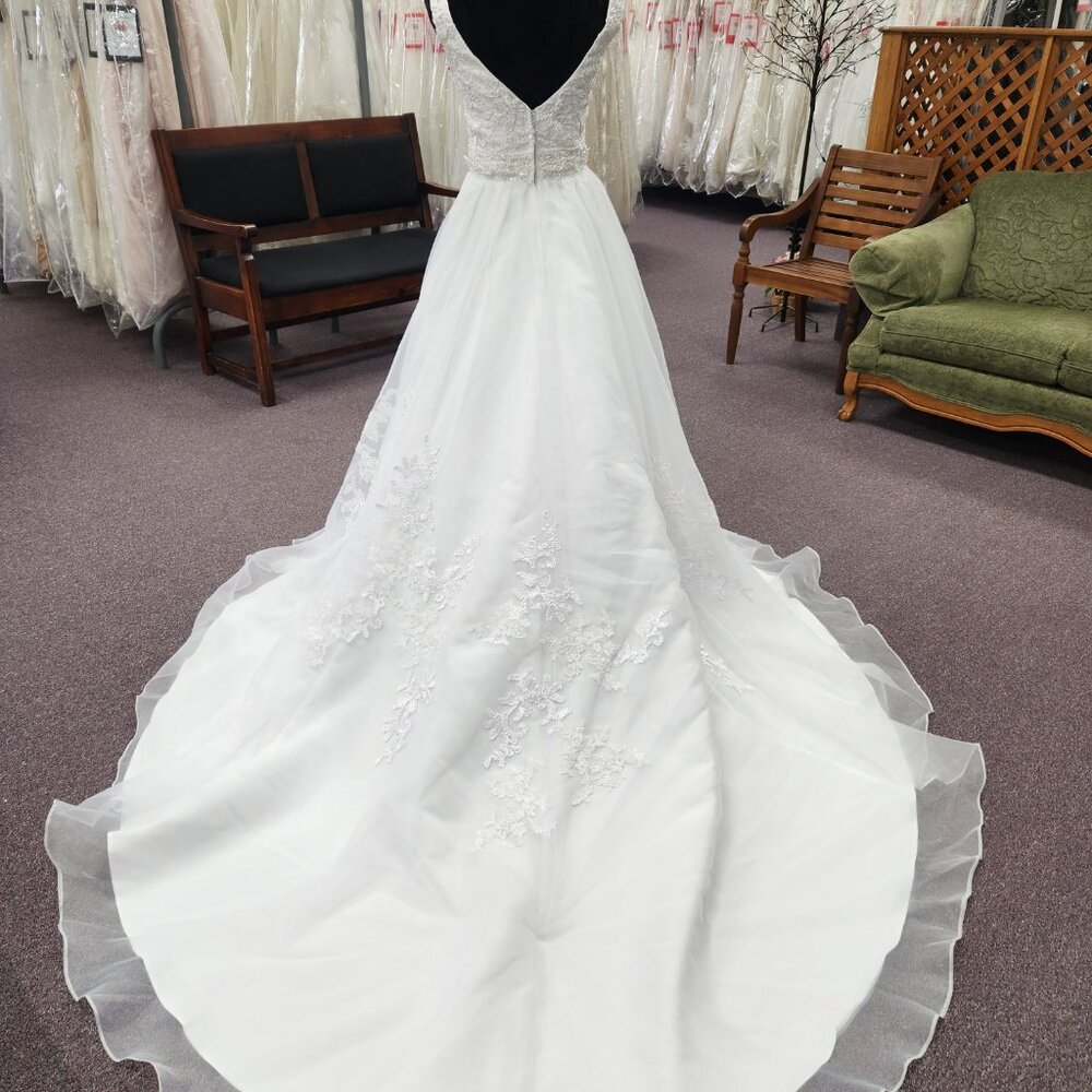 Mary's Bridal 6220 White Size 6 Bridal Gown/WeddingDress - Picture 5 of 9